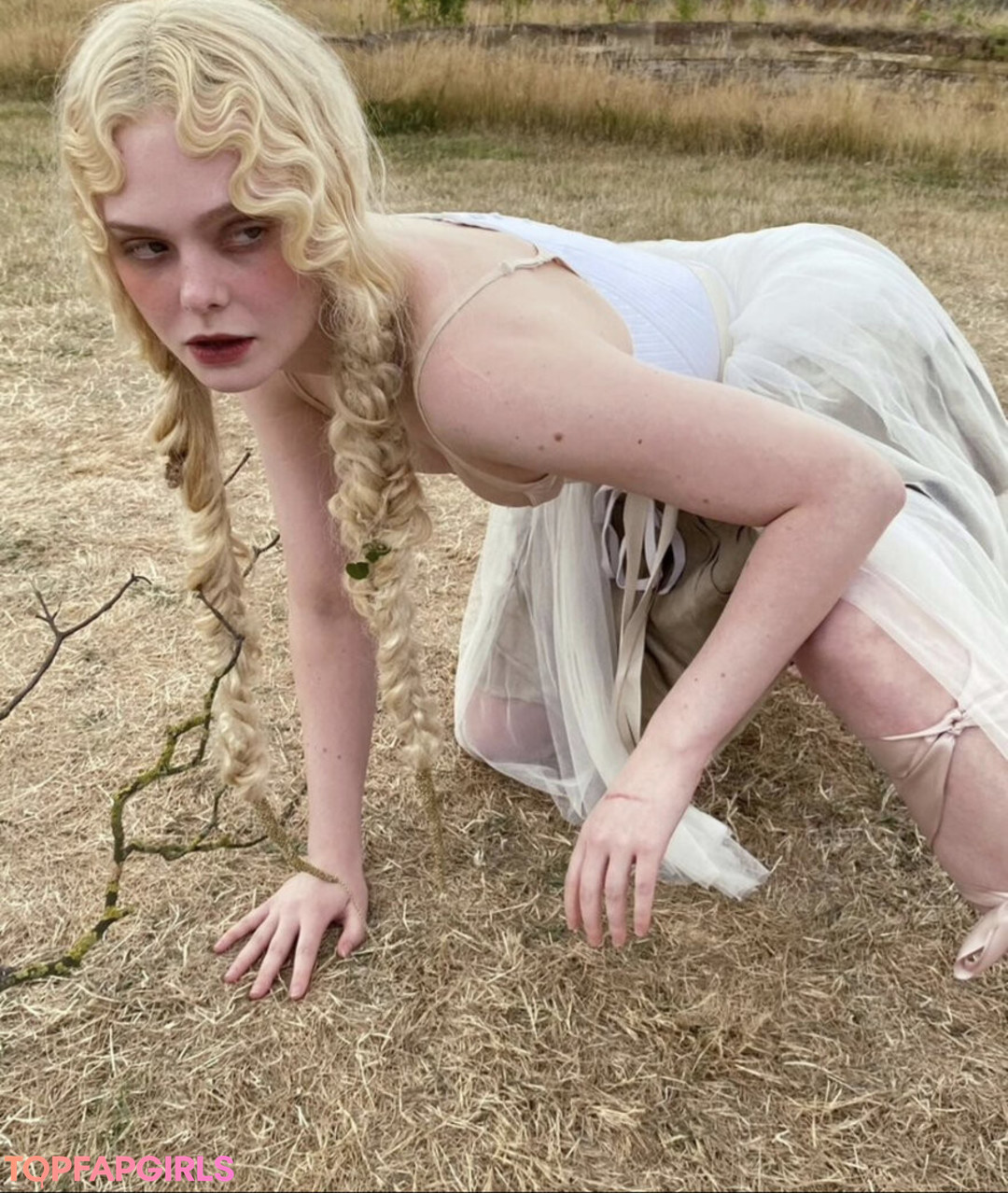 Nahá fotka uniklých OnlyFans od Elle Fanning #1075