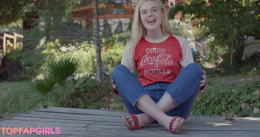 Naakte gelekte OnlyFans-foto van Elle Fanning #1231