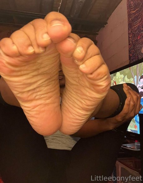 Littleebonyfeet