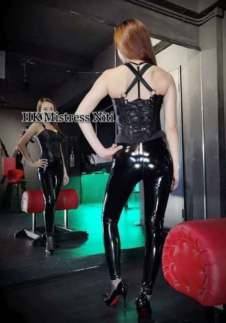 Hk Mistress Niti