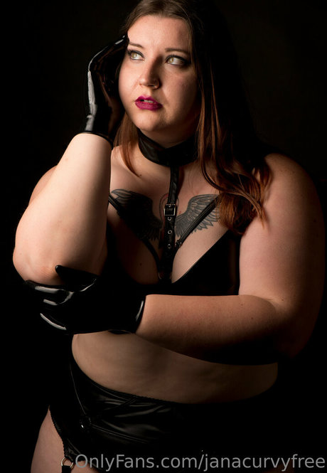 Janacurvyfree