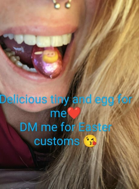 Anna_feet_crush_vore