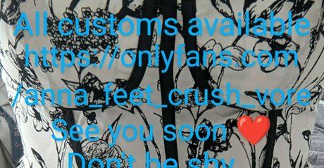 Anna_feet_crush_vore