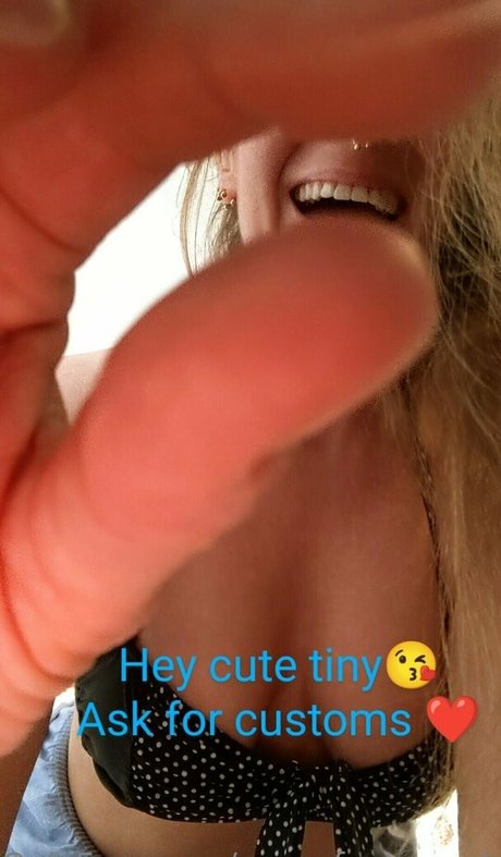 Anna_feet_crush_vore