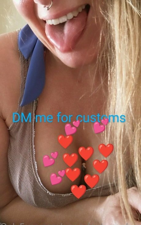 Anna_feet_crush_vore