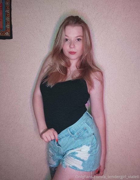 A_tendergirl_vialeti