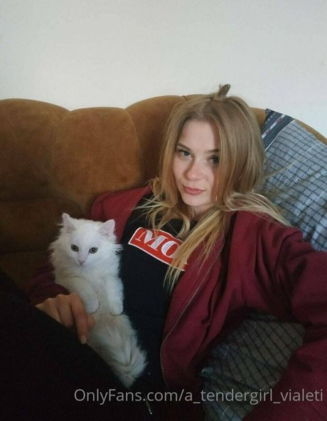 A_tendergirl_vialeti