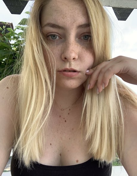 Naken lekkede OnlyFans-bilde av Rosyblondbabe