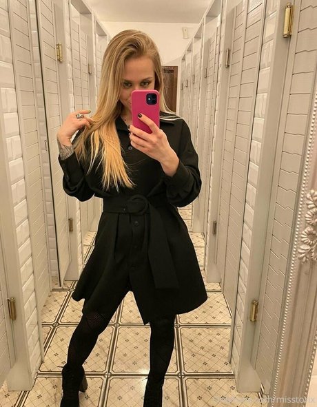 Nahá fotka uniklých OnlyFans od Evilscarlett
