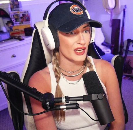 Nahá fotka uniklých OnlyFans od Basicwitgirl
