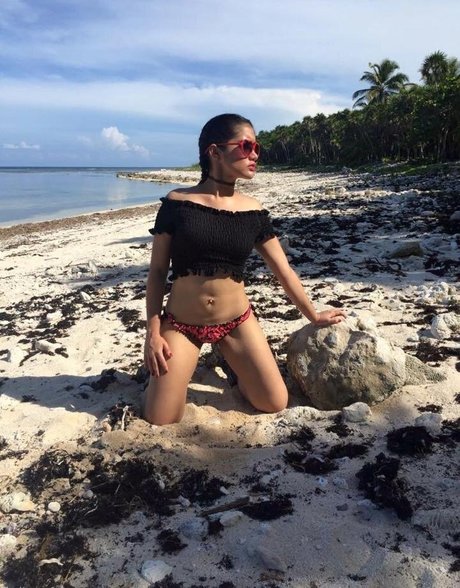 Naken lekkede OnlyFans-bilde av Red Velvet Doll