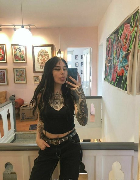 Alasti lekkinud OnlyFans-i pilt Badkittymia