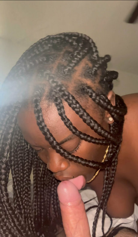 Nacktes geleaktes OnlyFans-Foto von Denixsarifree