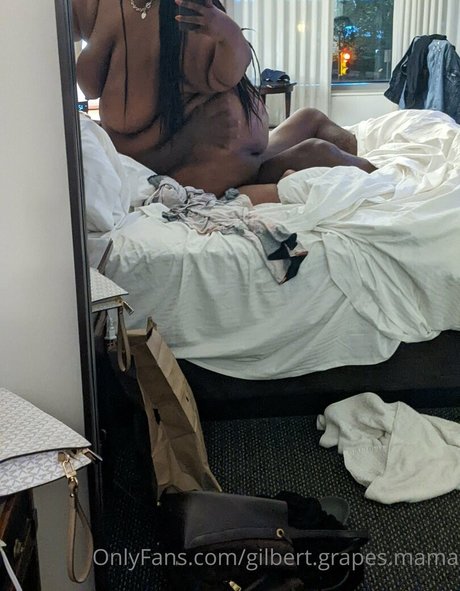 Gilbert.grapes.mama