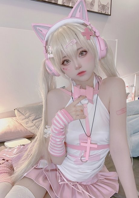 SeeU Cosplay