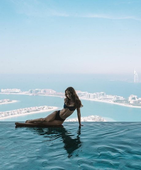 Alasti lekkinud OnlyFans-i pilt Helena Angelov