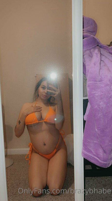 Alasti lekkinud OnlyFans-i pilt Brazybhabe