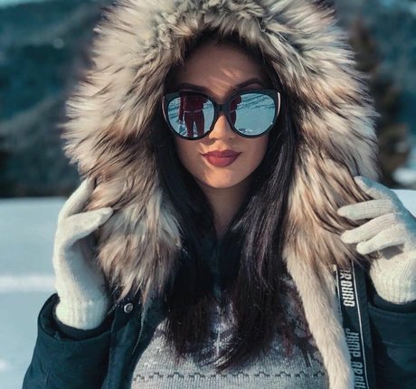 Naken lekkede OnlyFans-bilde av Emina Jahi